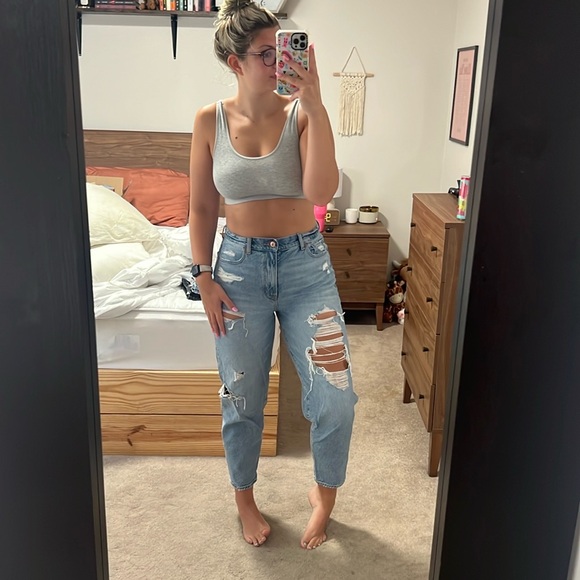American Eagle distressed mom Jean - Picture 1 of 5